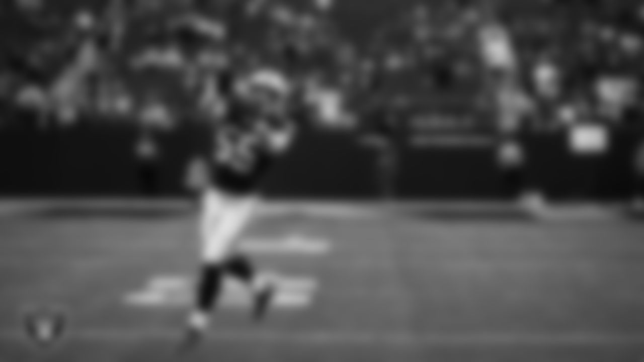 Las Vegas Raiders linebacker Cody Lindenberg (55) warming up before the regular season home game against the Jacksonville Jaguars at Allegiant Stadium.