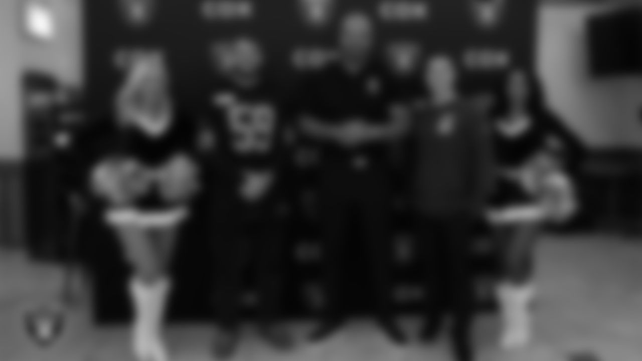 Las Vegas Raiders linebacker Jon Rhattigan (59), alumnus Grant Irons, Raider Nation Radio host Vince Sapienza and Raiderettes Kennedy and Cierra pose for a photo during the annual Cox Salute to Service Tailgate at Southern Nevada State Veterans Home.