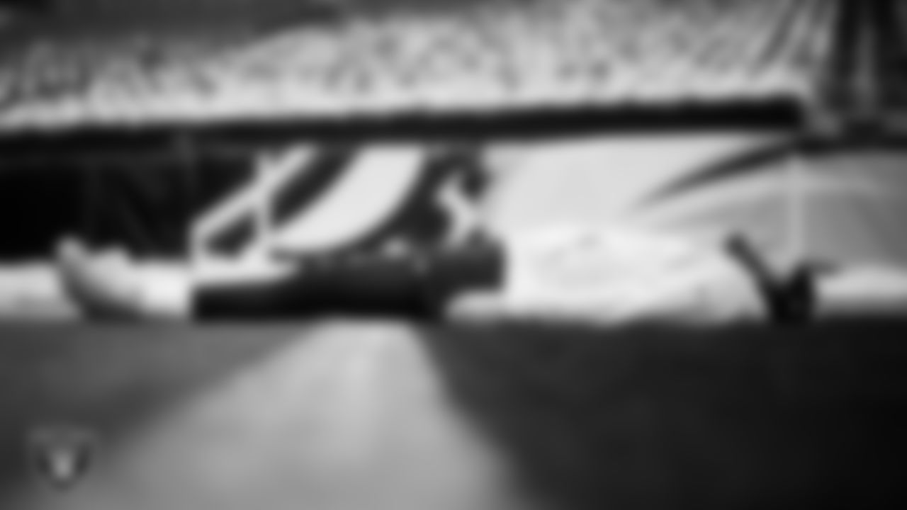 Las Vegas Raiders defensive end Maxx Crosby (98) warming up before the regular season away game against the Philadelphia Eagles at Lincoln Financial Field.