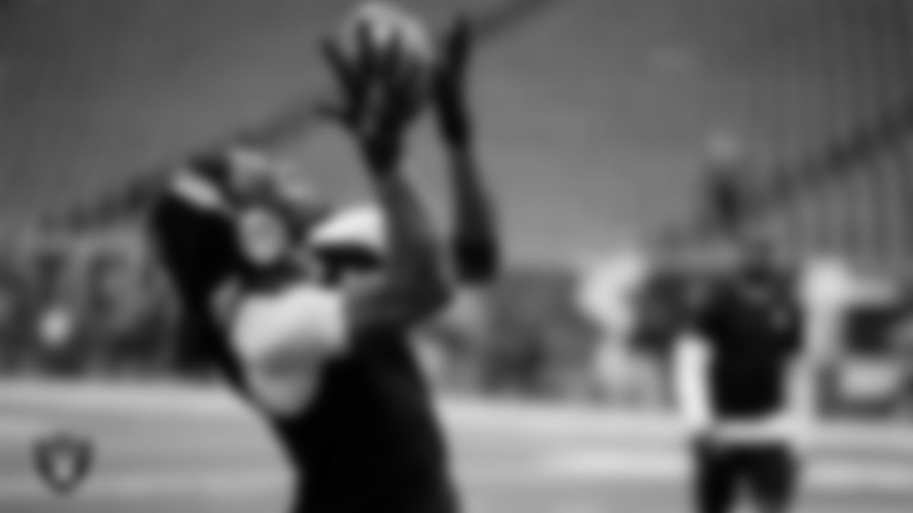 Las Vegas Raiders wide receiver Dont'e Thornton Jr. (10) warming up before the regular season away game against the Houston Texans at NRG Stadium.