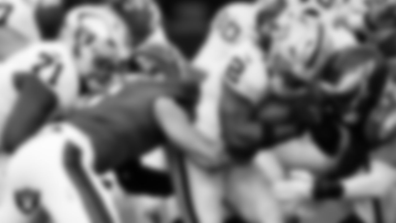 Las Vegas Raiders running back Ashton Jeanty (2) rushes during the regular season away game against the Philadelphia Eagles at Lincoln Financial Field.