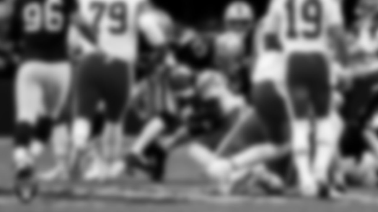 Las Vegas Raiders linebacker Jamal Adams (33) during the regular season home game against the Kansas City Chiefs at Allegiant Stadium.