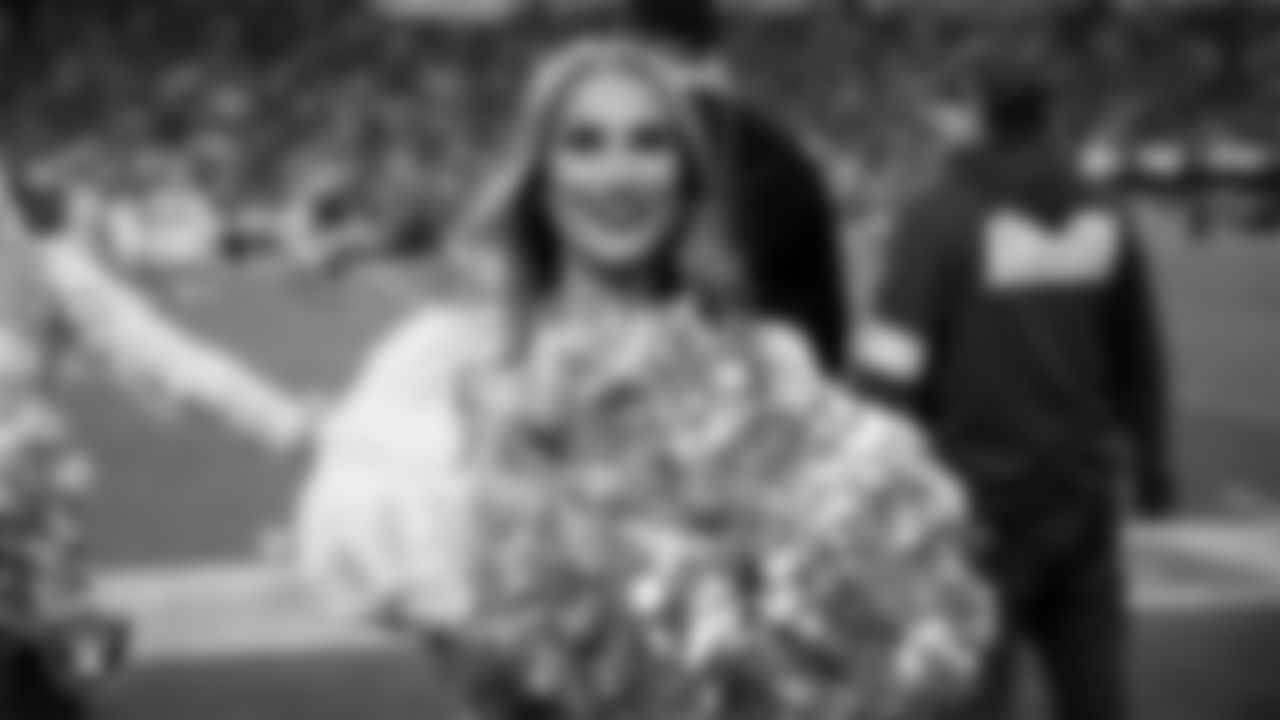 Raiderette Madisyn on the sidelines during the regular season home game against the New York Giants at Allegiant Stadium.