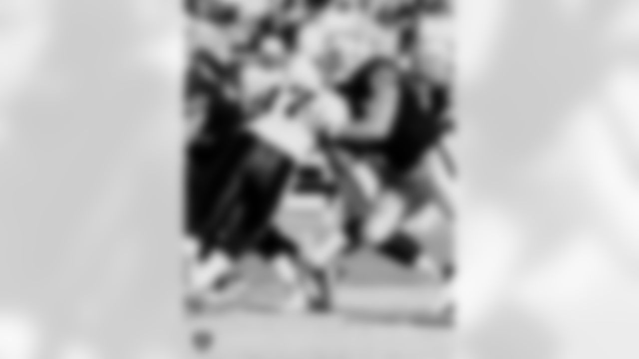 Oakland Raiders tackle Barry Sims (65) during the regular season home game against the Tennessee Titans at Network Associates Coliseum, Sunday, September 29, 2002, in Oakland, Calif.