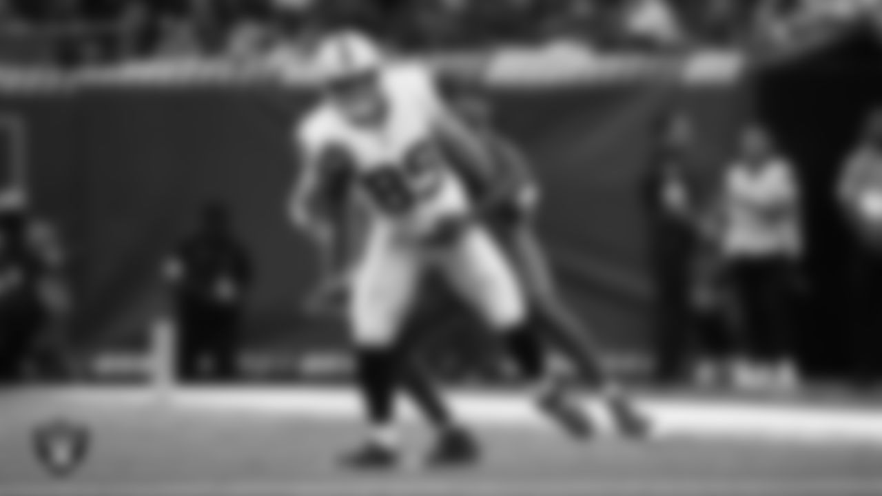 Las Vegas Raiders tight end Brock Bowers (89) runs after making a catch during the regular season away game against the Houston Texans at NRG Stadium.