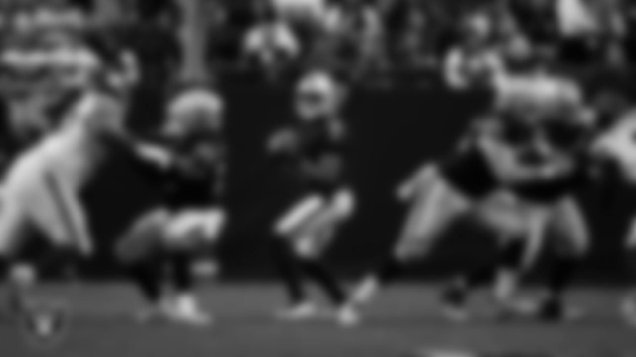 Las Vegas Raiders quarterback Geno Smith (7) looks for a receiver during the regular season home game against the New York Giants at Allegiant Stadium.