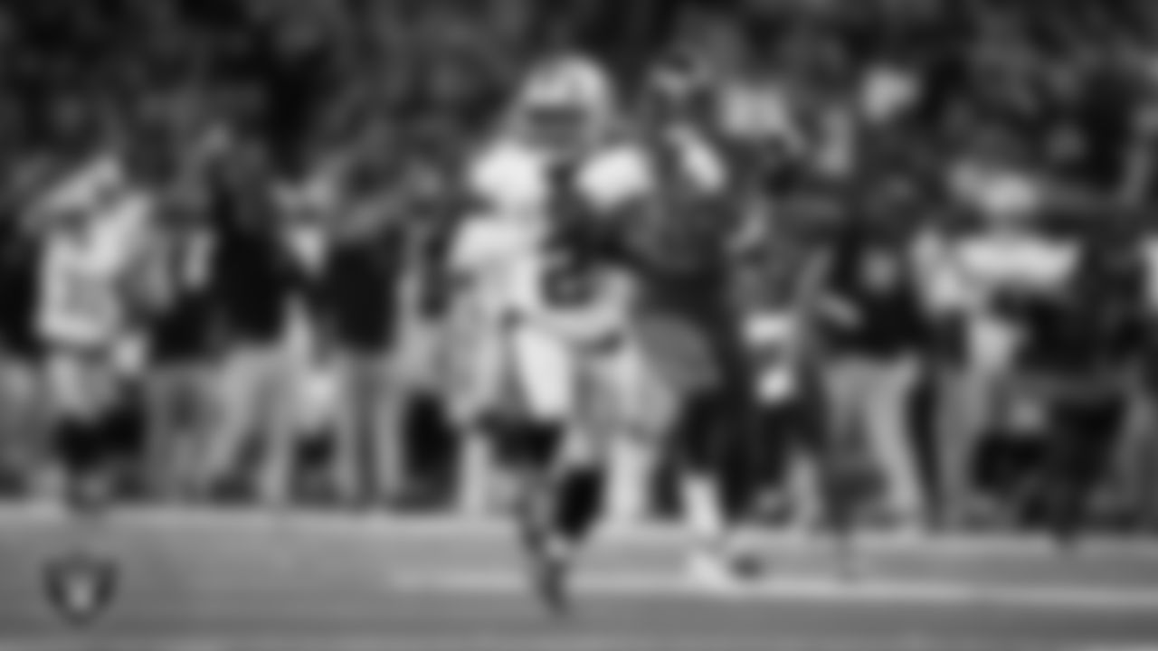 Las Vegas Raiders running back Ashton Jeanty (2) rushes for a 51-yard touchdown during the regular season away game against the Houston Texans at NRG Stadium.