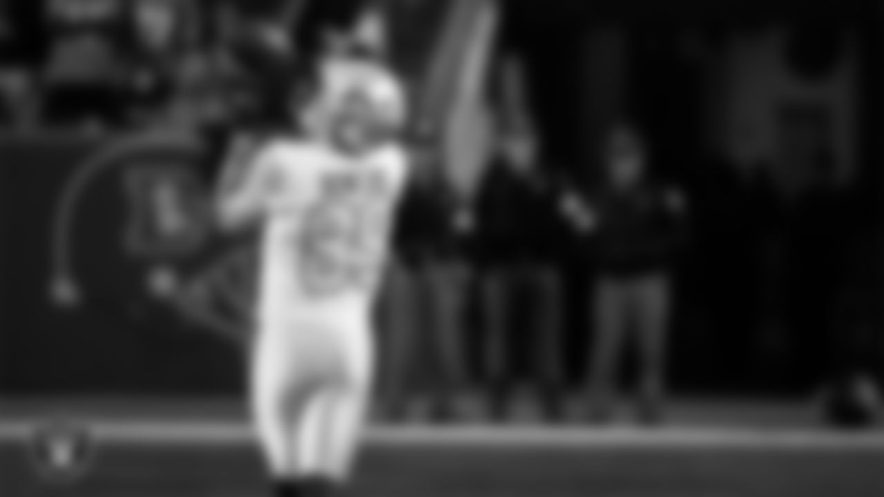 Las Vegas Raiders tight end Brock Bowers (89) warming up before the regular season away game against the Denver Broncos at Empower Field at Mile High.