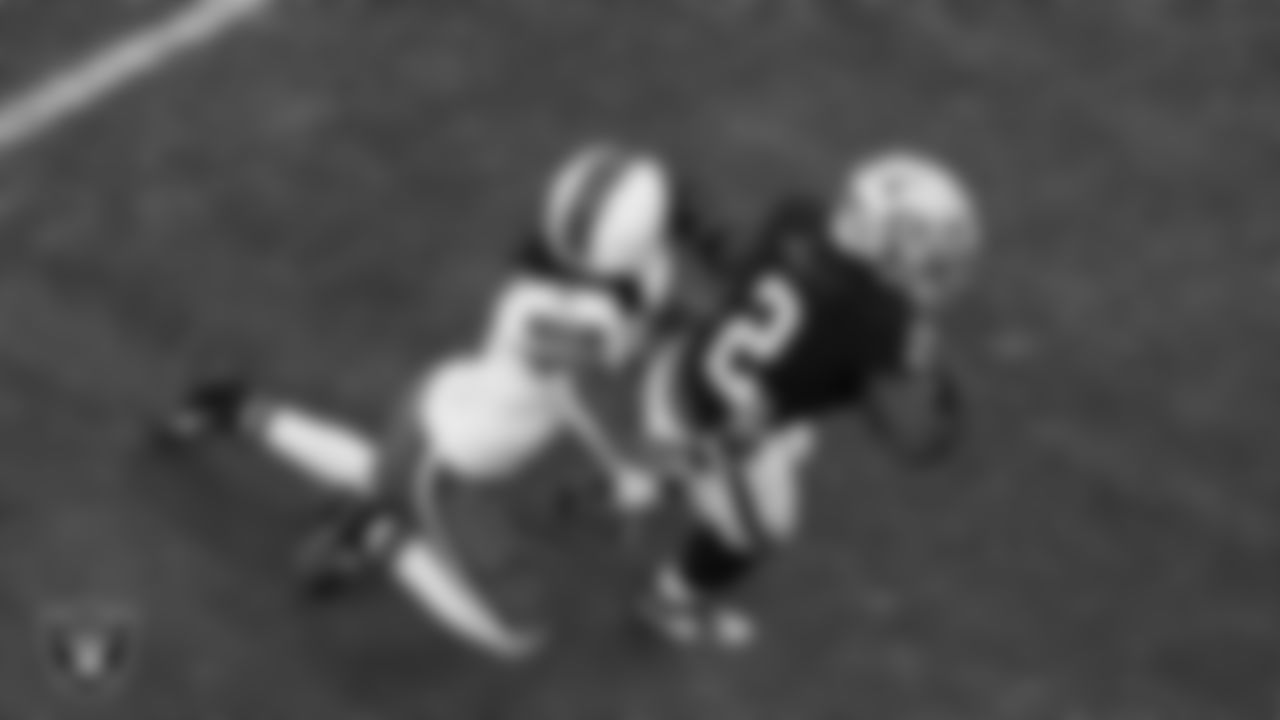 Las Vegas Raiders running back Ashton Jeanty (2) runs after making a catch during the regular season home game against the Cleveland Browns at Allegiant Stadium.