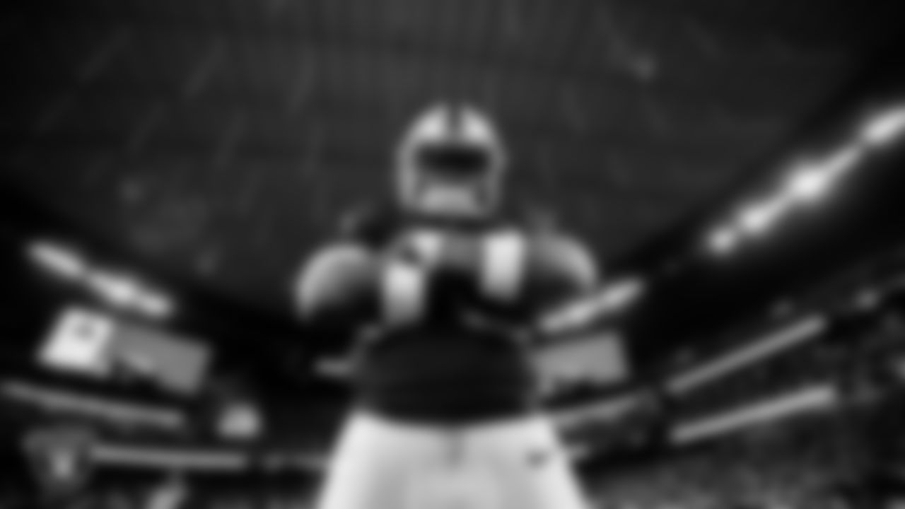 Las Vegas Raiders linebacker Jamal Adams (33) warming up before the regular season home game against the Dallas Cowboys at Allegiant Stadium.