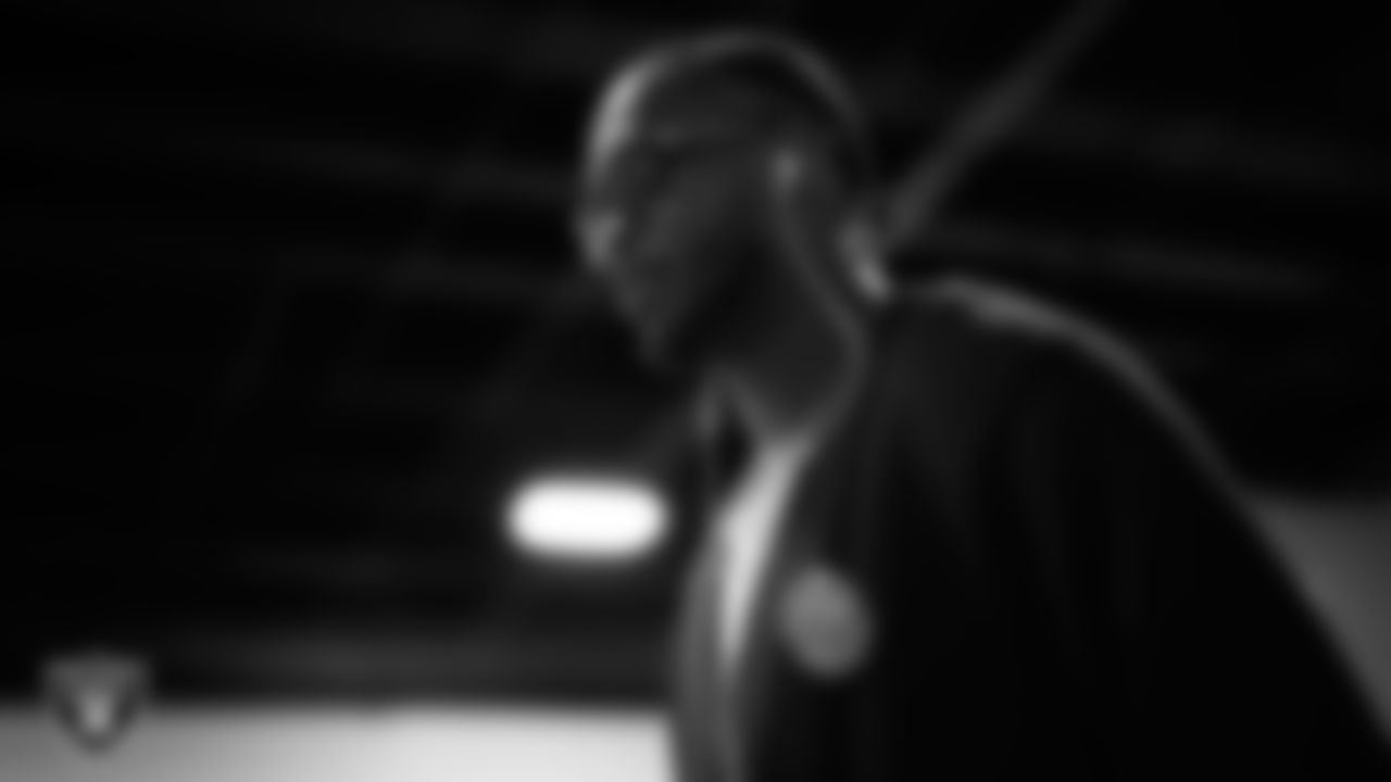 Las Vegas Raiders quarterback Geno Smith (7) arrives to the regular season away game against the Denver Broncos at Empower Field at Mile High.