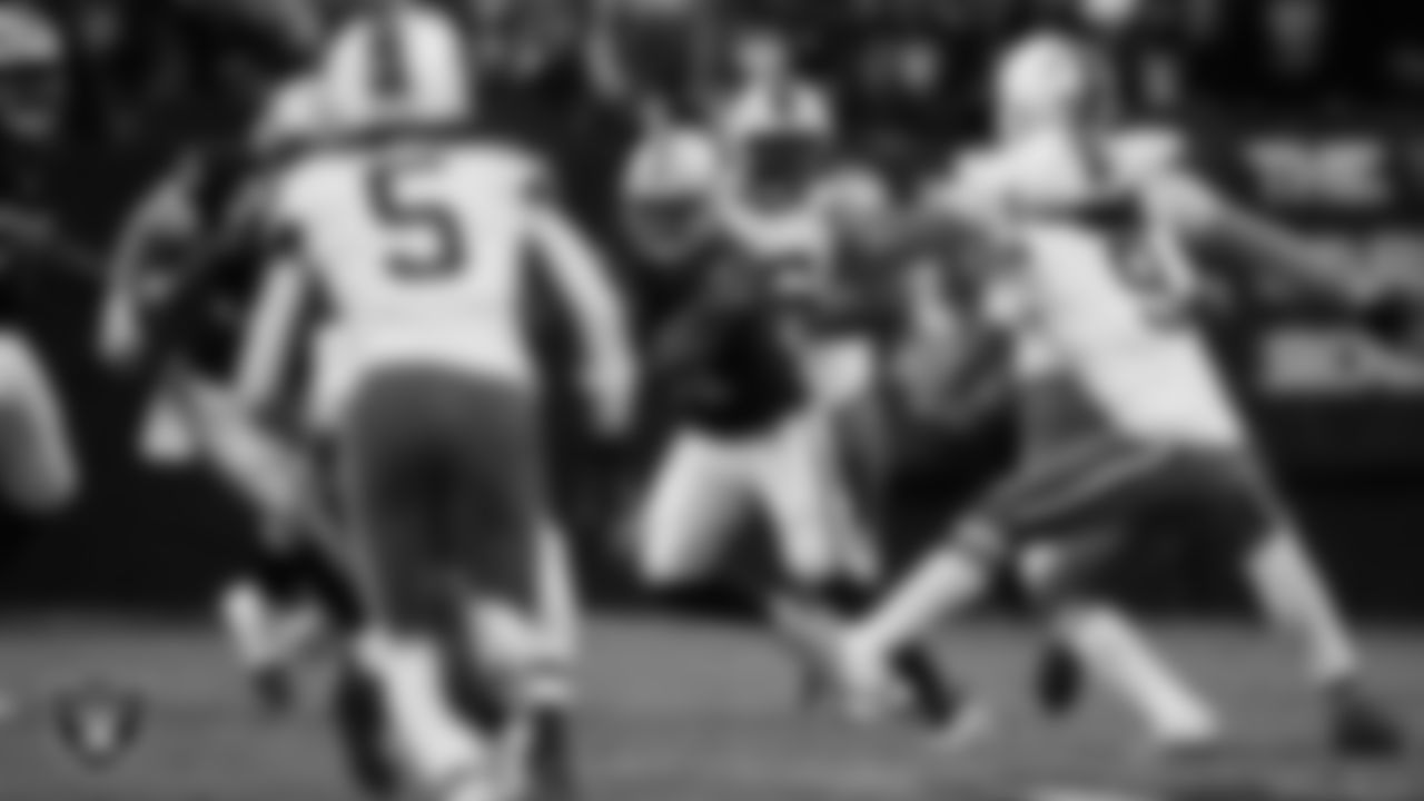 Las Vegas Raiders running back Raheem Mostert (31) rushes during the regular season home game against the Cleveland Browns at Allegiant Stadium.