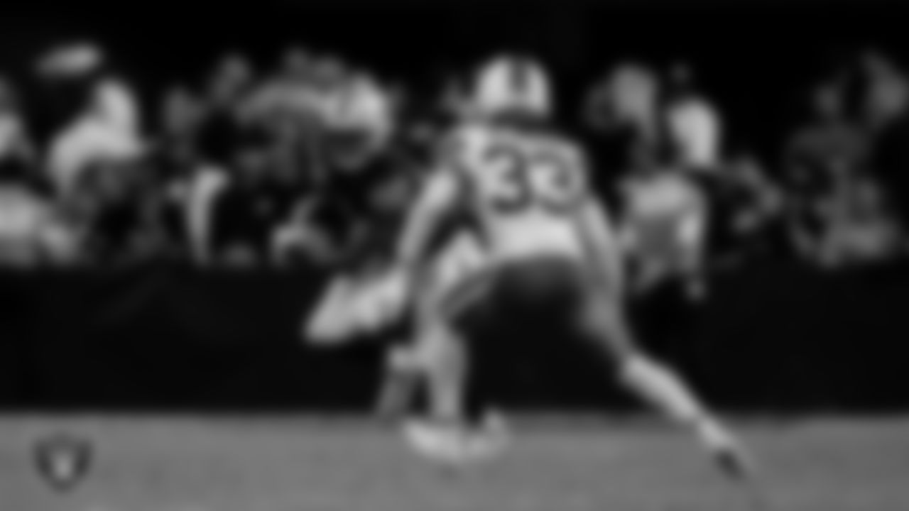 Las Vegas Raiders tight end Ian Thomas (80) during the regular season home game against the Cleveland Browns at Allegiant Stadium.