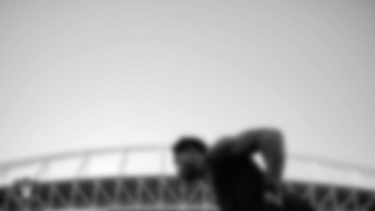 Las Vegas Raiders linebacker Amari Gainer (53) warming up before the preseason away game against the Seattle Seahawks at Lumen Field.