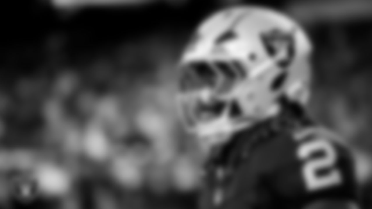 Las Vegas Raiders running back Ashton Jeanty (2) warming up before the regular season home game against the Dallas Cowboys at Allegiant Stadium.