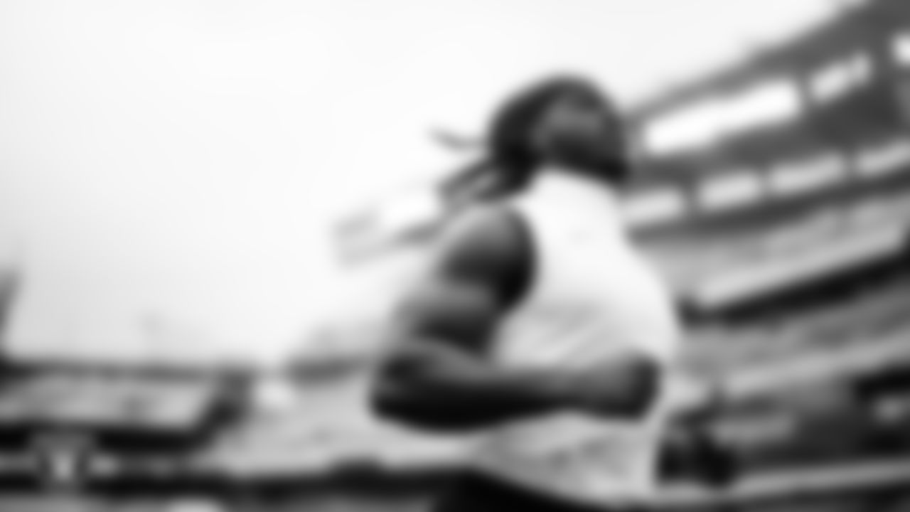 Las Vegas Raiders running back Ashton Jeanty (2) warming up before the regular season away game against the Philadelphia Eagles at Lincoln Financial Field.