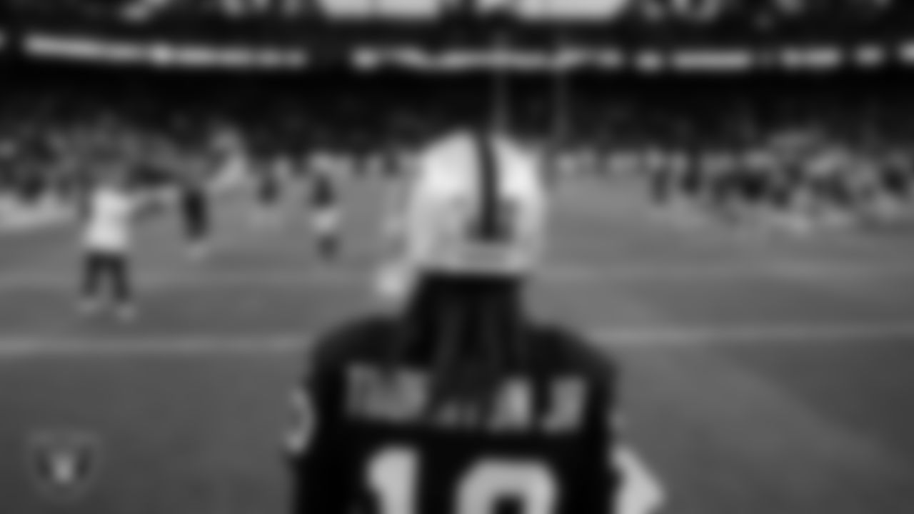 Las Vegas Raiders wide receiver Dont'e Thornton Jr. (10) warming up before the regular season home game against the Los Angeles Chargers at Allegiant Stadium.