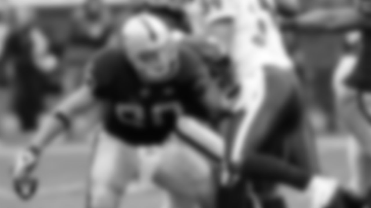 Oakland Raiders tight end Zach Miller (80) during the regular season home game against the Houston Texans at Oakland-Alameda County Coliseum, Sunday, December 21, 2008, in Oakland, Calif.