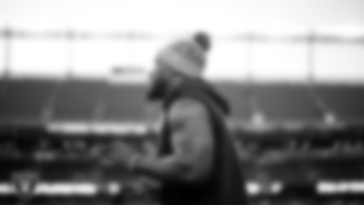 Las Vegas Raiders linebacker Devin White (45) warming up before the regular season away game against the Denver Broncos at Empower Field at Mile High.