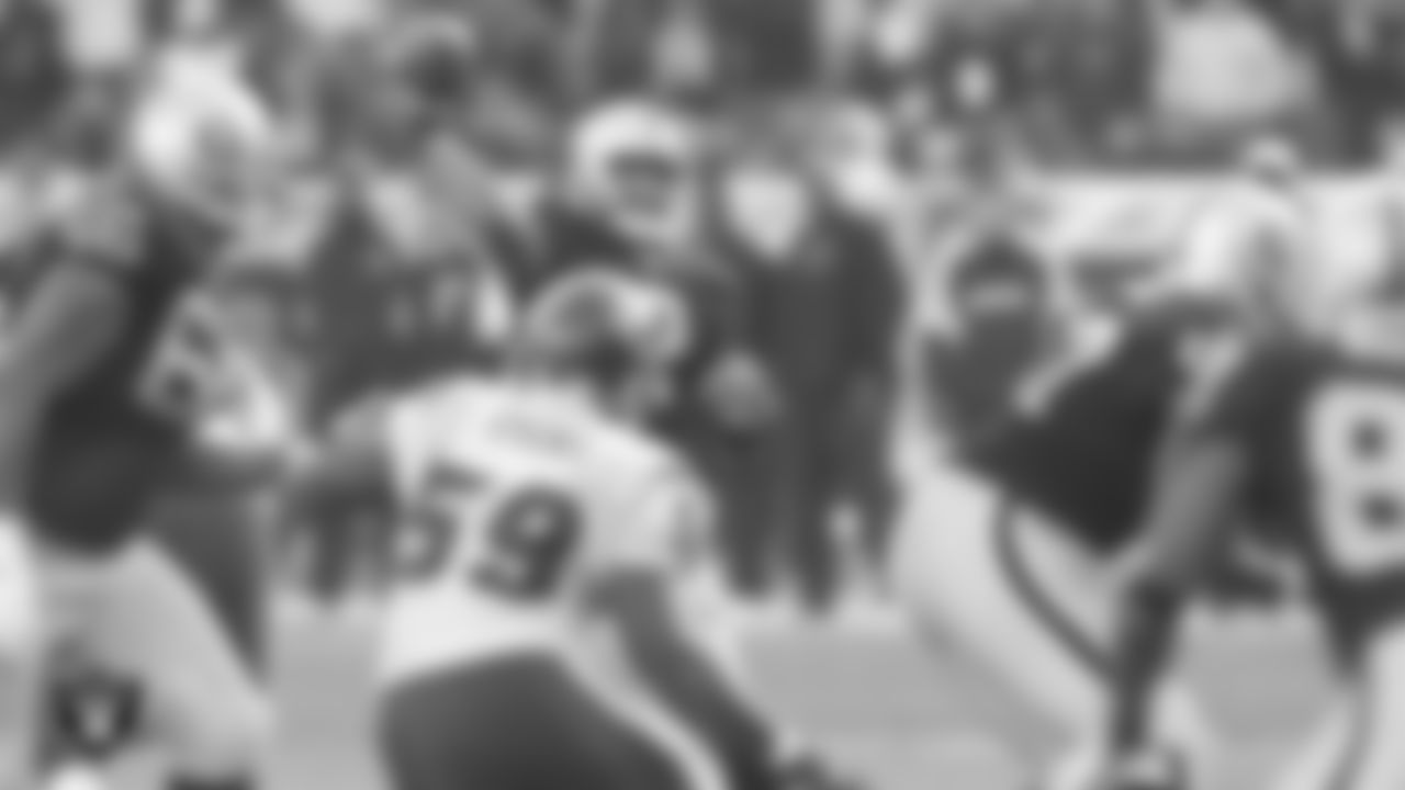 Oakland Raiders quarterback Aaron Brooks (2) during the regular season home game against the Houston Texans at McAfee Coliseum, Sunday, December 3, 2006, in Oakland, Calif.