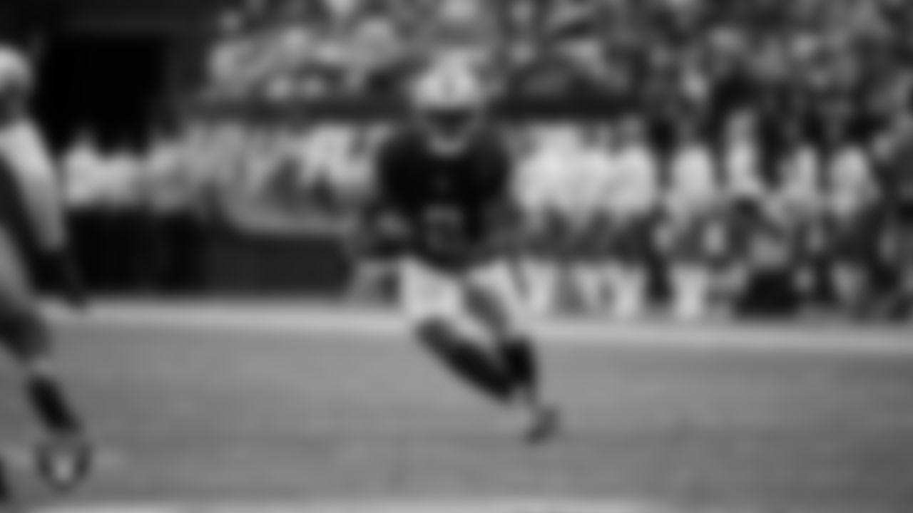 Las Vegas Raiders running back Ashton Jeanty (2) rushes during the preseason home game against the San Francisco 49ers at Allegiant Stadium.