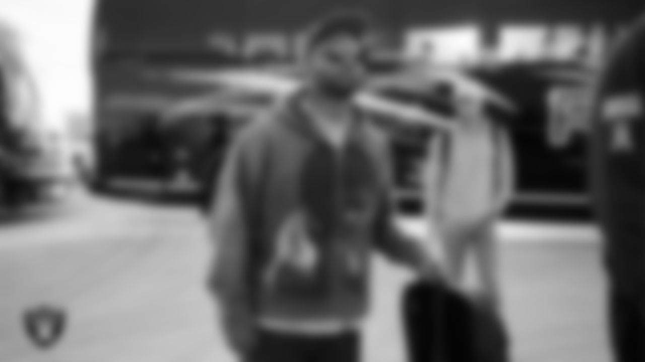 Las Vegas Raiders linebacker Elandon Roberts (52) departs for the regular season away game against the Houston Texans.