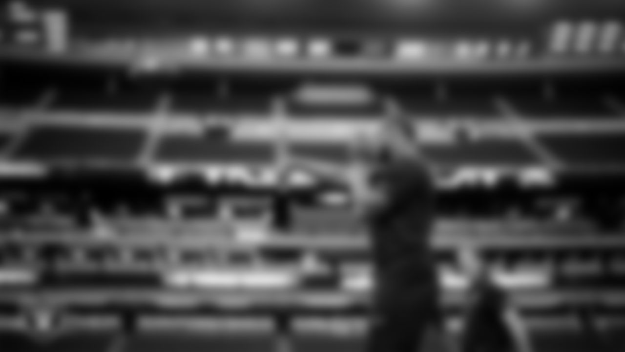 Las Vegas Raiders quarterback Geno Smith (7) warming up before the regular season home game against the Cleveland Browns at Allegiant Stadium.