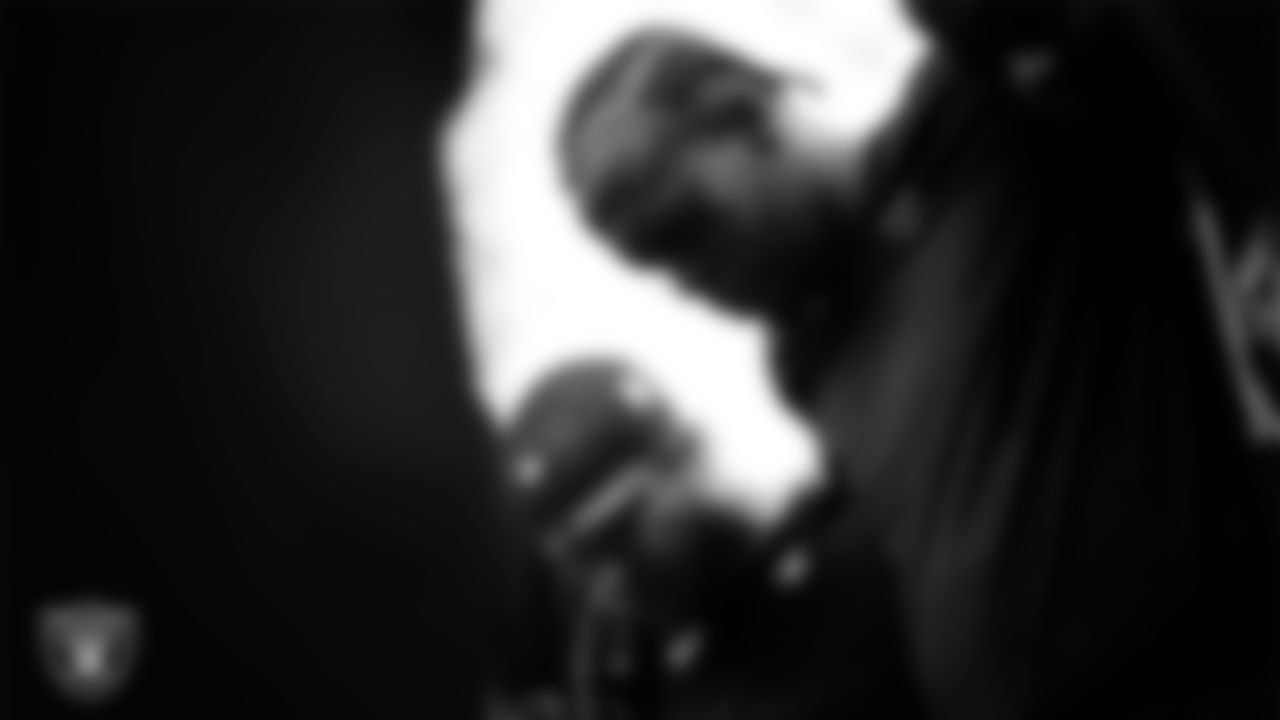 Las Vegas Raiders quarterback Geno Smith (7) in a huddle before the regular season home game against the Jacksonville Jaguars at Allegiant Stadium.