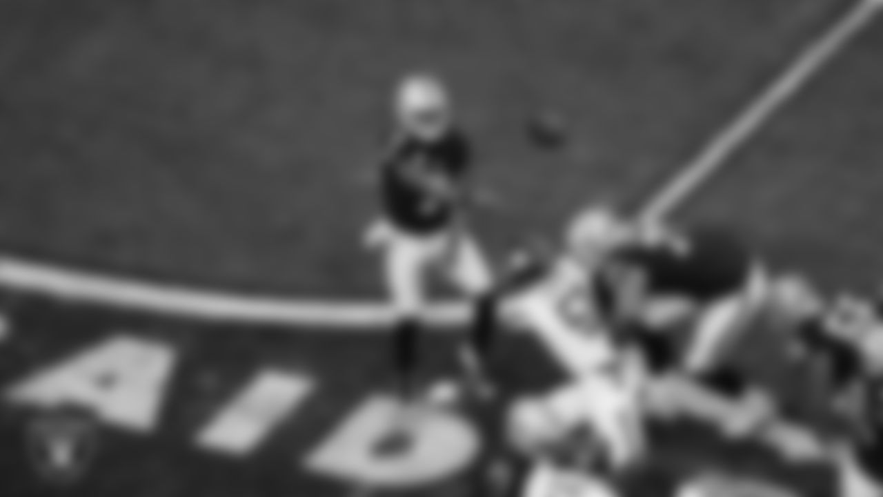 Las Vegas Raiders quarterback Geno Smith (7) passes during the regular season home game against the New York Giants at Allegiant Stadium.