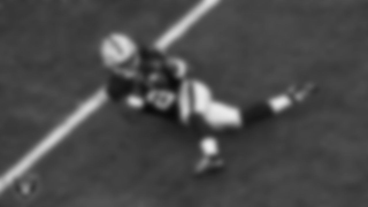 Las Vegas Raiders running back Ashton Jeanty (2) makes a catch during the regular season home game against the New York Giants at Allegiant Stadium.