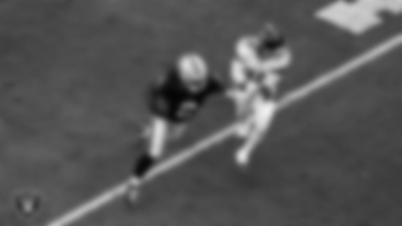 Las Vegas Raiders running back Ashton Jeanty (2) rushes during the regular season home game against the Tennessee Titans at Allegiant Stadium.