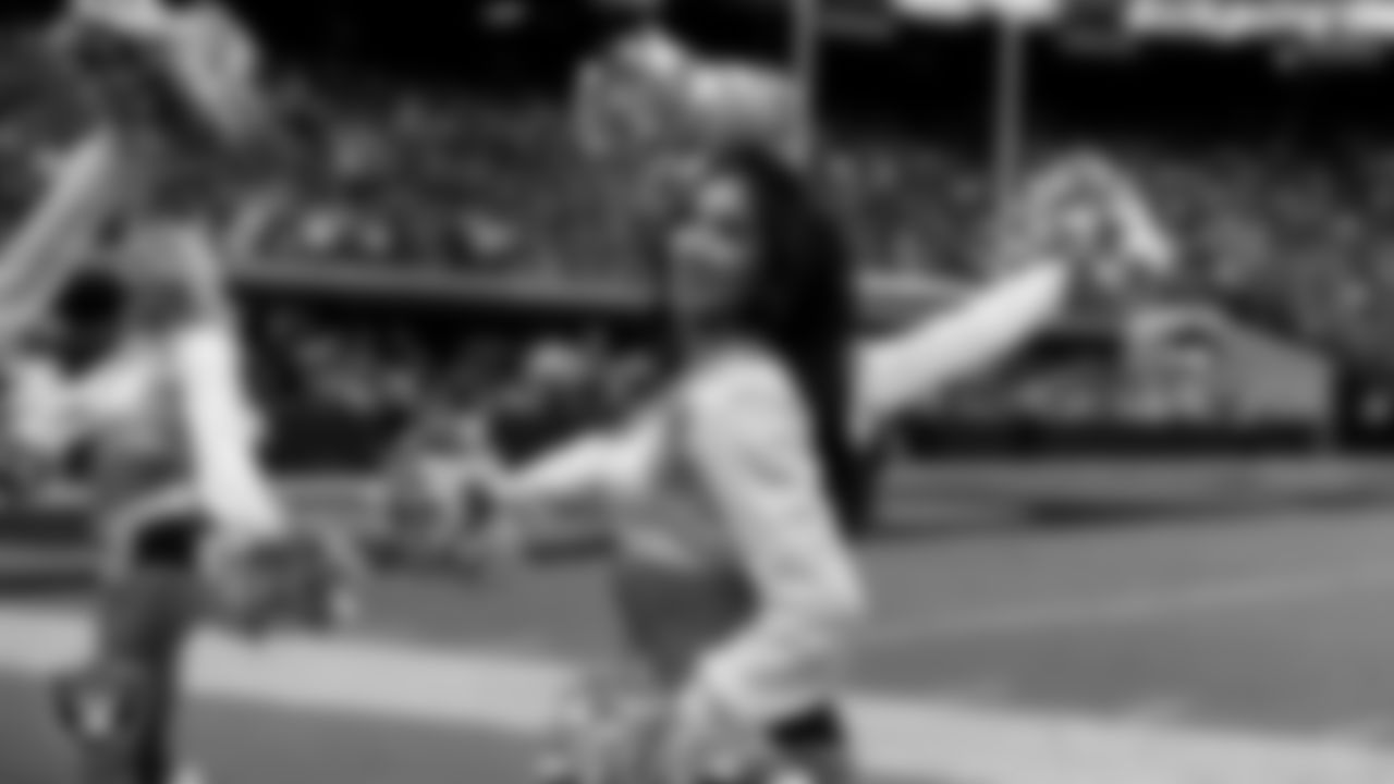 Raiderette Meekela on the sidelines during the regular season home game against the Tennessee Titans at Allegiant Stadium.