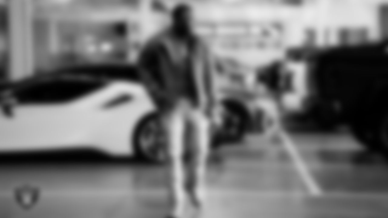 Las Vegas Raiders linebacker Devin White (45) arrives to the regular season home game against the New York Giants at Allegiant Stadium.