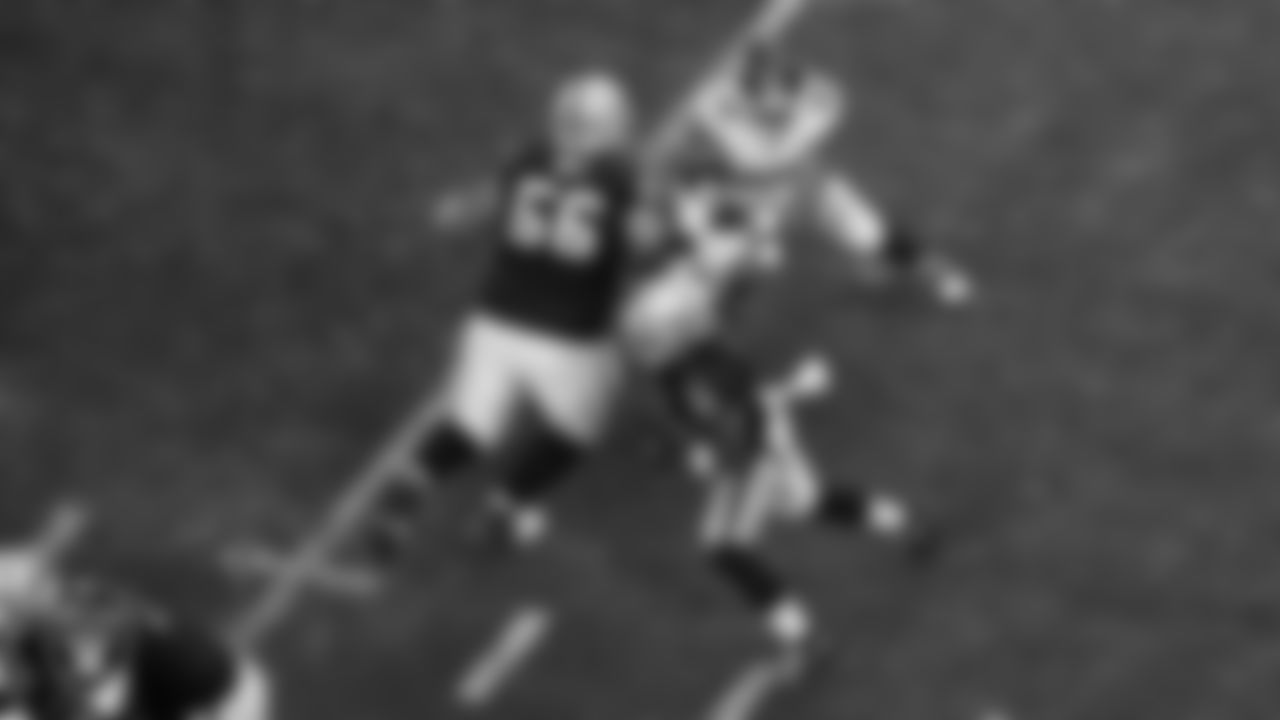 Las Vegas Raiders running back Ashton Jeanty (2) rushes during the regular season home game against the New York Giants at Allegiant Stadium.