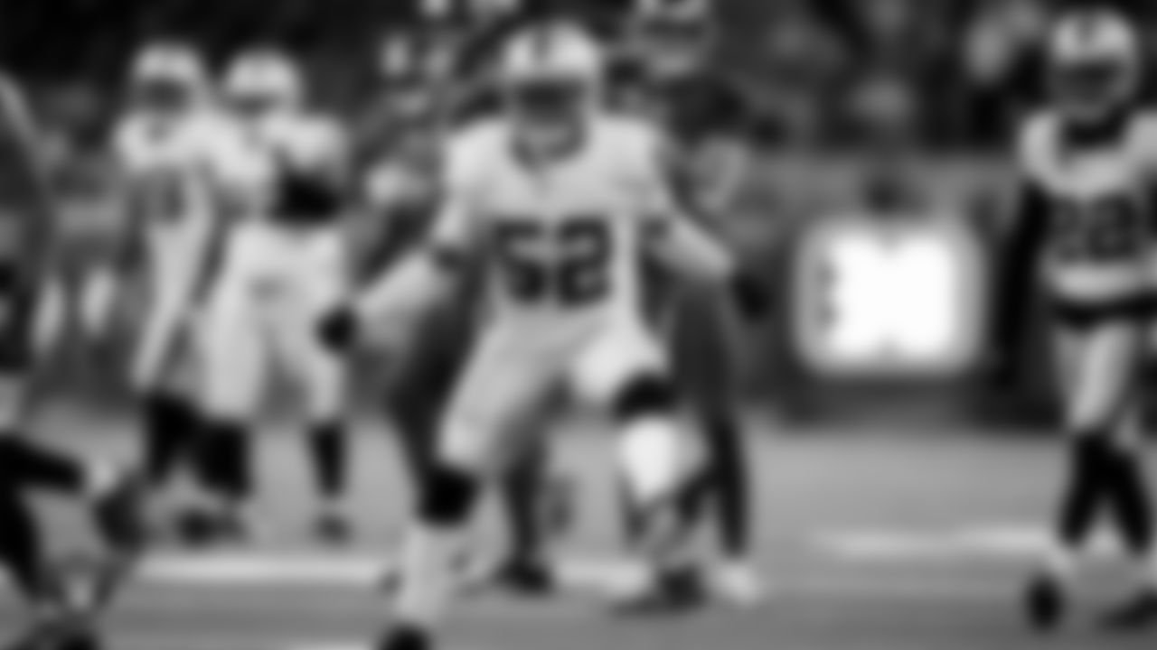 Las Vegas Raiders linebacker Elandon Roberts (52) during the regular season away game against the Houston Texans at NRG Stadium.
