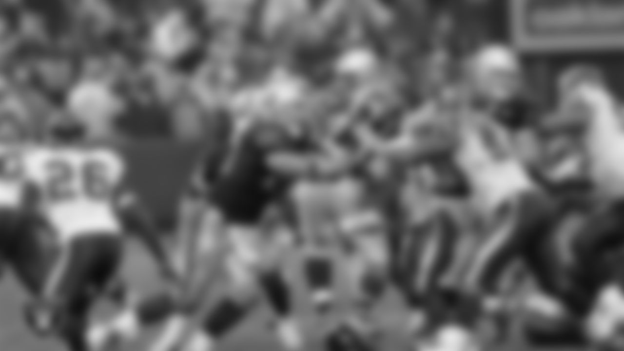 Oakland Raiders tight end Zach Miller (80) during the regular season home game against the Houston Texans at Oakland-Alameda County Coliseum, Sunday, December 21, 2008, in Oakland, Calif.