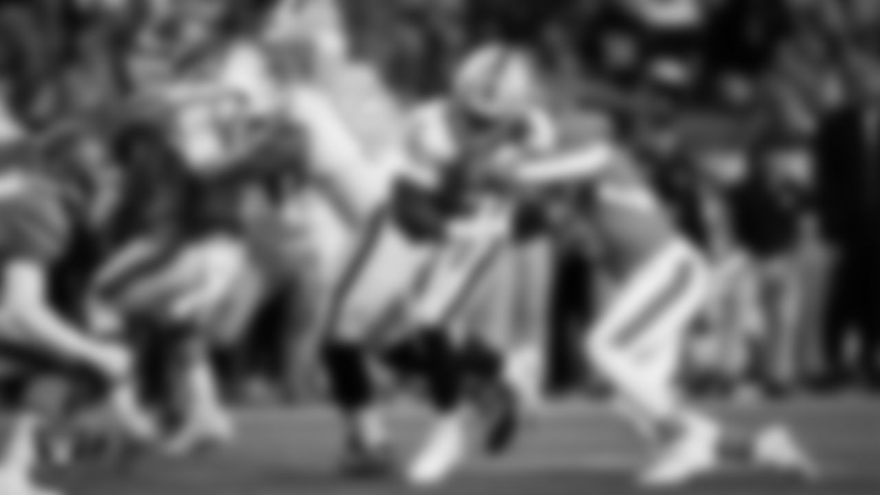 Las Vegas Raiders running back Ashton Jeanty (2) rushes during the regular season away game against the Denver Broncos at Empower Field at Mile High.