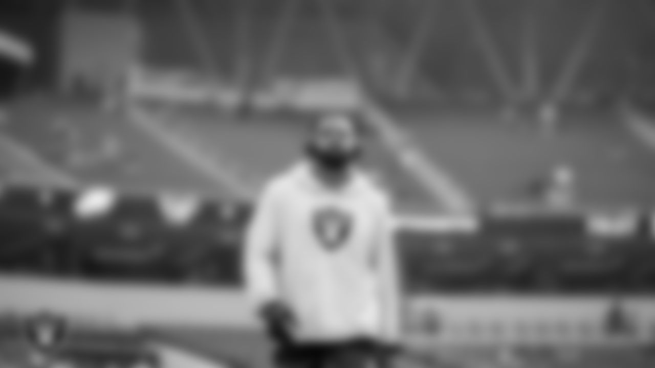 Las Vegas Raiders linebacker Jamal Adams (33) warming up before the regular season away game against the Los Angeles Chargers at SoFi Stadium.