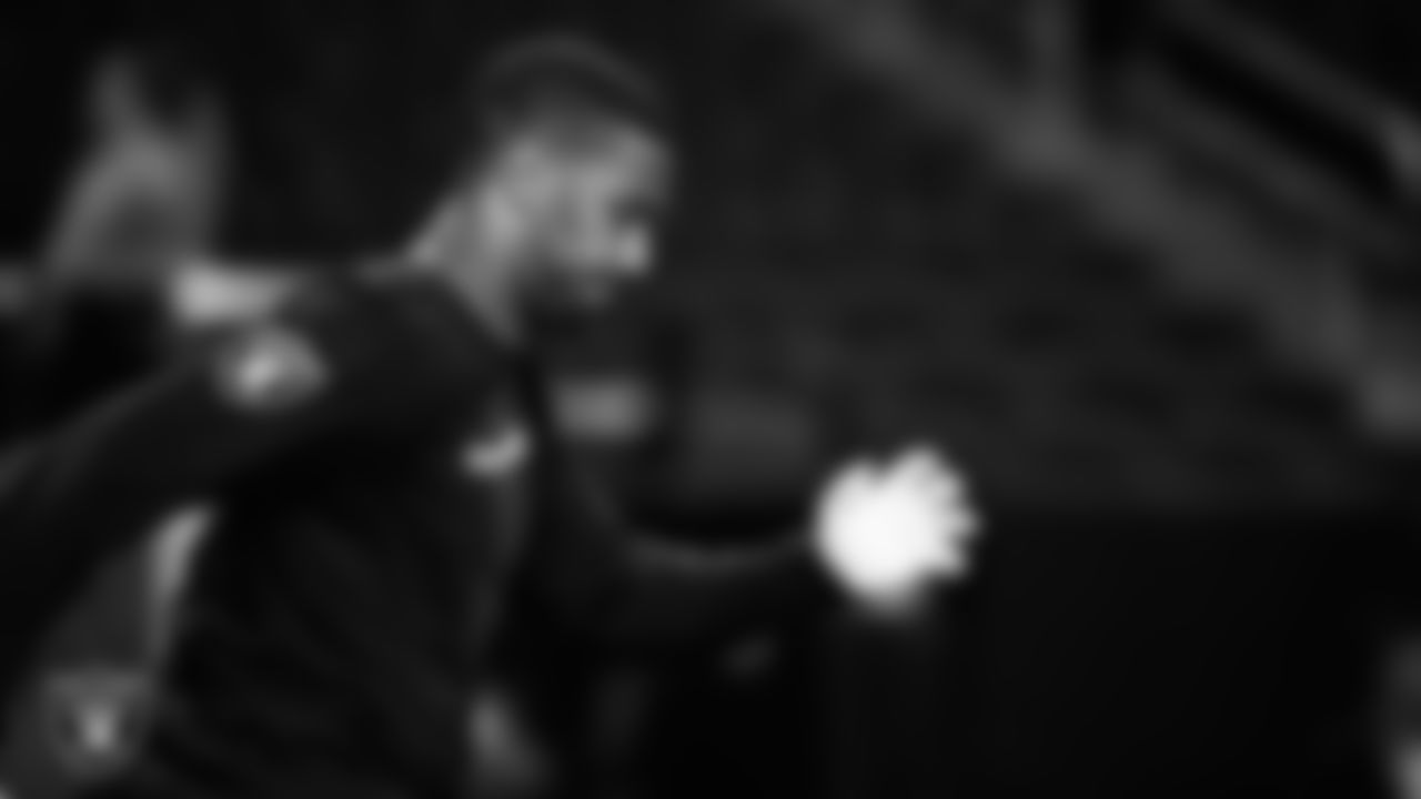 Las Vegas Raiders defensive end Charles Snowden (49) warming up before the regular season home game against the Dallas Cowboys at Allegiant Stadium.