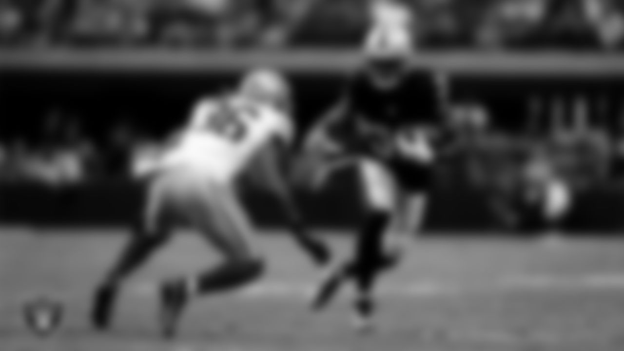 Las Vegas Raiders running back Raheem Mostert (31) rushes during the preseason home game against the San Francisco 49ers at Allegiant Stadium.