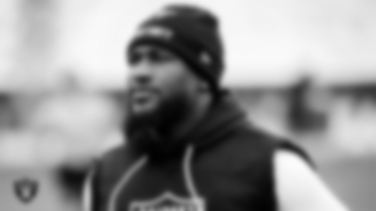 Las Vegas Raiders linebacker Devin White (45) warming up before the regular season away game against the Philadelphia Eagles at Lincoln Financial Field.