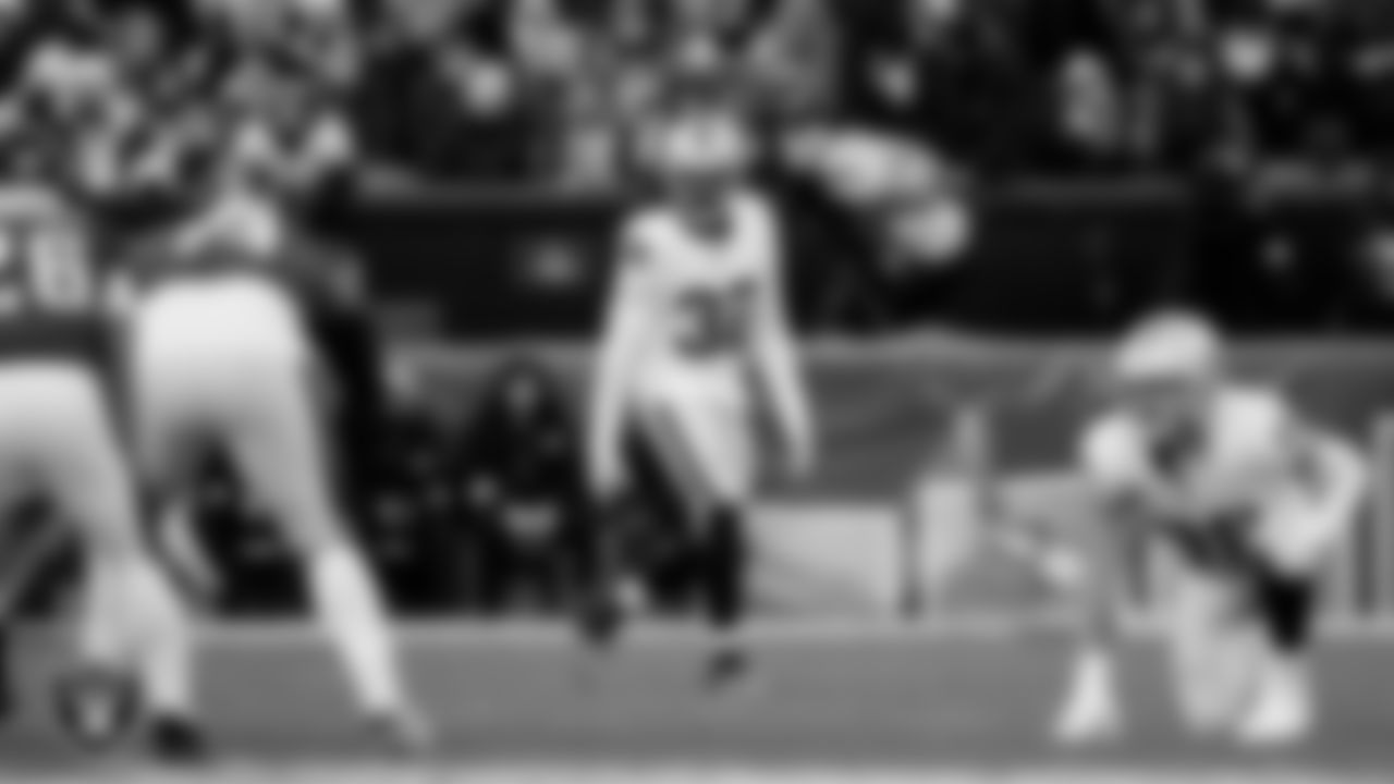 Las Vegas Raiders safety Lonnie Johnson Jr. (32) during the regular season away game against the Philadelphia Eagles at Lincoln Financial Field.