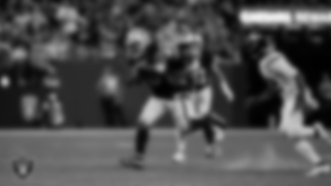 Las Vegas Raiders running back Josh Jacobs (8) during the regular season home game against the New York Jets at Allegiant Stadium.