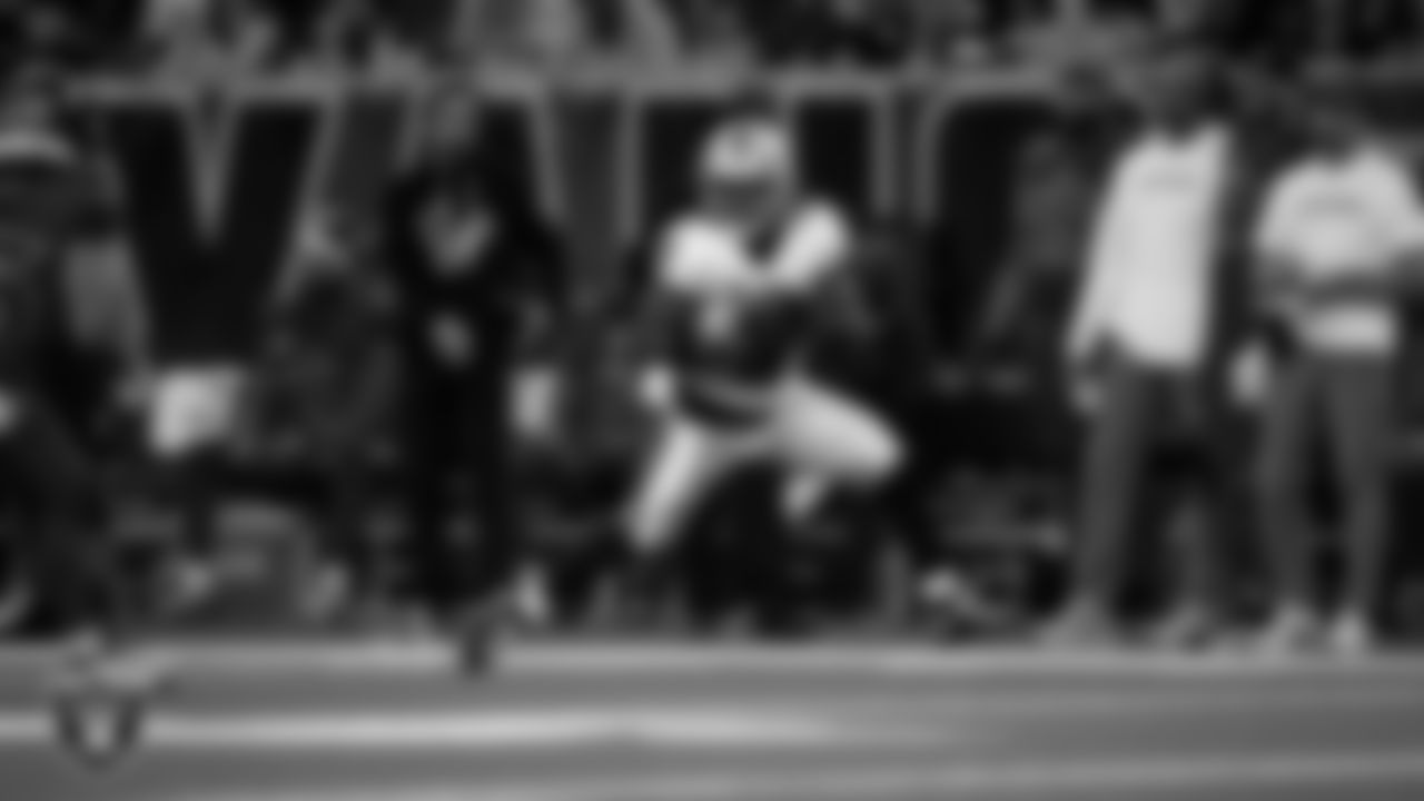 Las Vegas Raiders running back Ashton Jeanty (2) runs after making a 60-yard touchdown catch during the regular season away game against the Houston Texans at NRG Stadium.