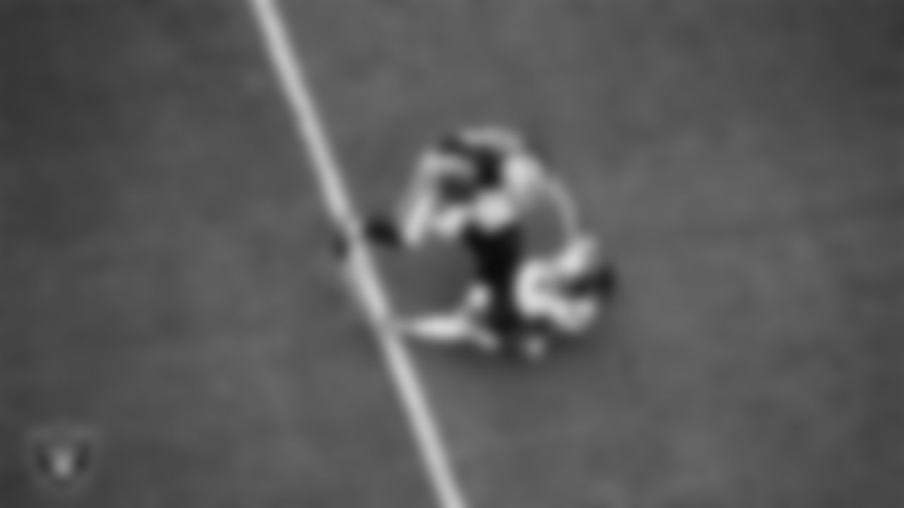 Las Vegas Raiders tight end Brock Bowers (89) runs after making a catch during the regular season home game against the Chicago Bears at Allegiant Stadium.