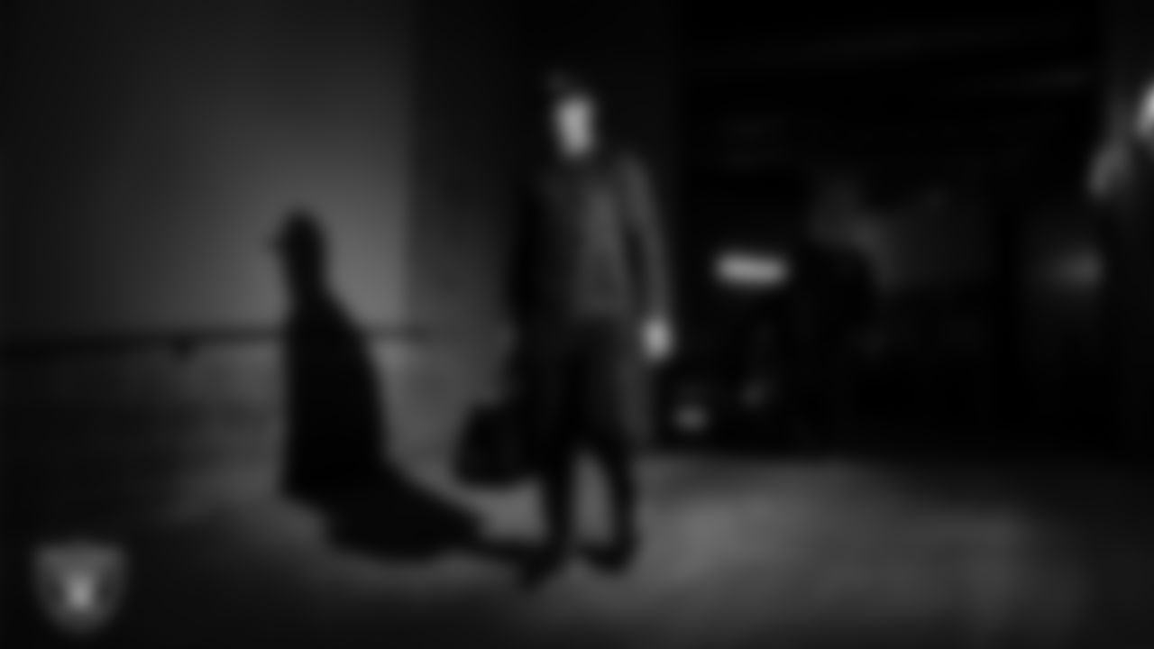 Las Vegas Raiders tight end Brock Bowers (89) arrives to the regular season away game against the Houston Texans at NRG Stadium.