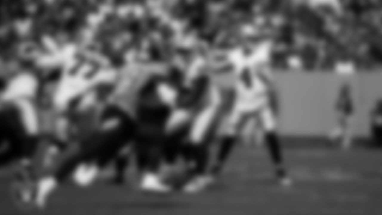 Las Vegas quarterback Derek Carr (4) passes during the regular season away game against the Tennessee Titans at Nissan Stadium, Sunday, September 25, 2022, in Nashville, Tenn.