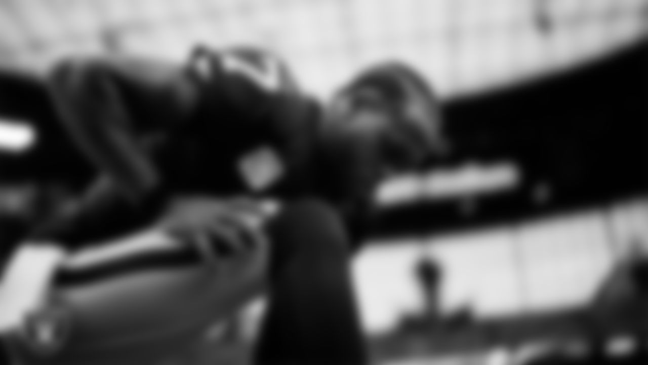 Las Vegas Raiders quarterback Geno Smith (7) warming up before the regular season home game against the Denver Broncos at Allegiant Stadium.