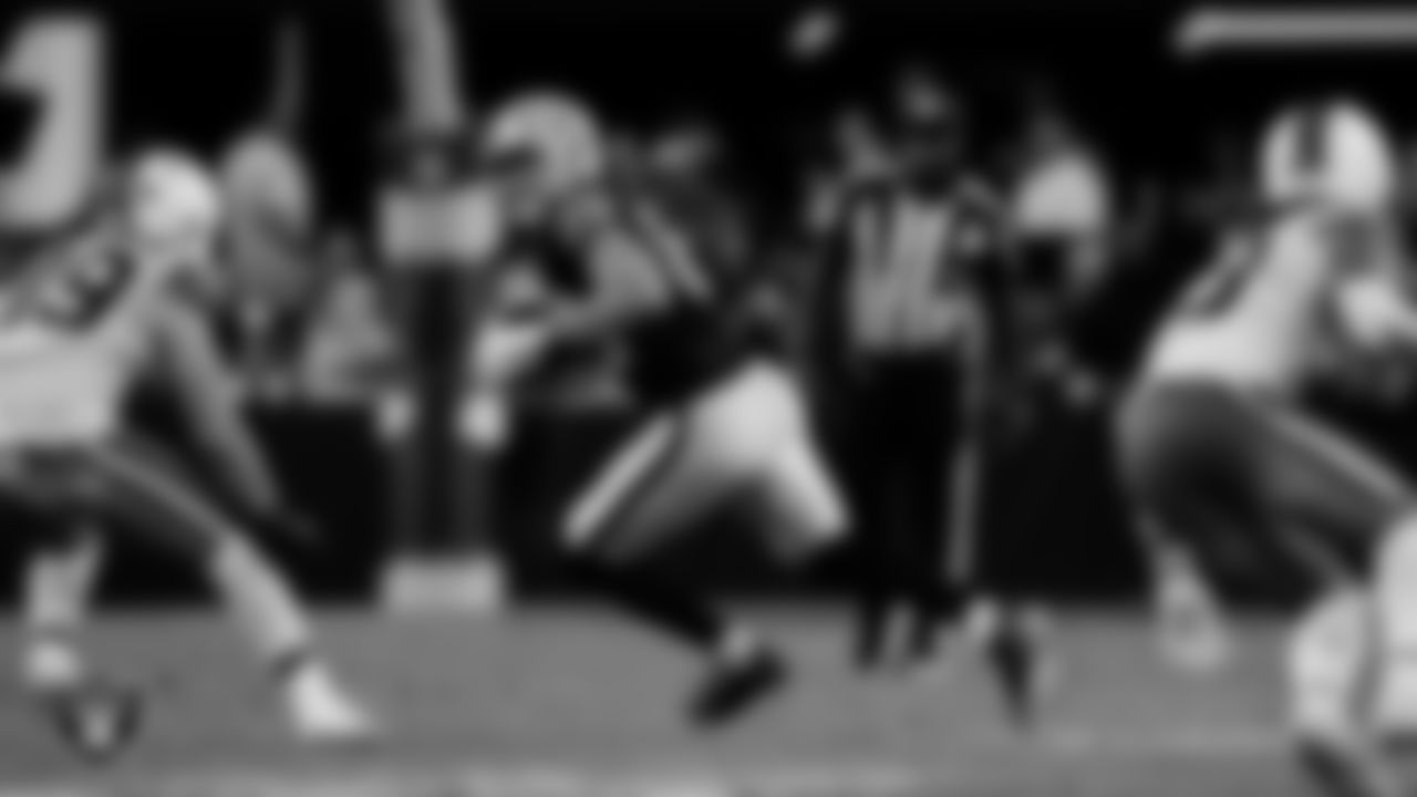 Las Vegas Raiders tight end Brock Bowers (89) during the regular season home game against the Cleveland Browns at Allegiant Stadium.