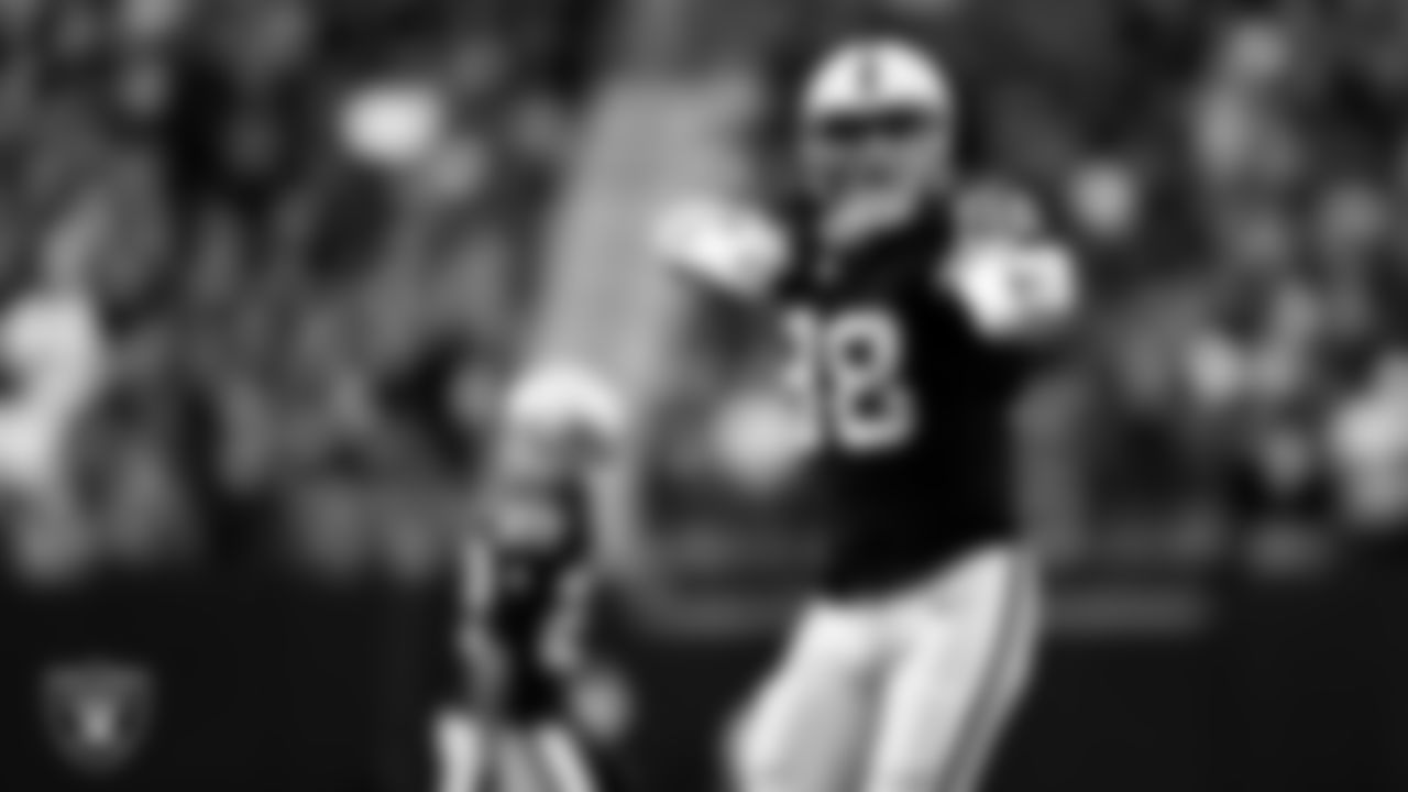 Las Vegas Raiders defensive end Maxx Crosby (98) during the regular season home game against the Tennessee Titans at Allegiant Stadium.